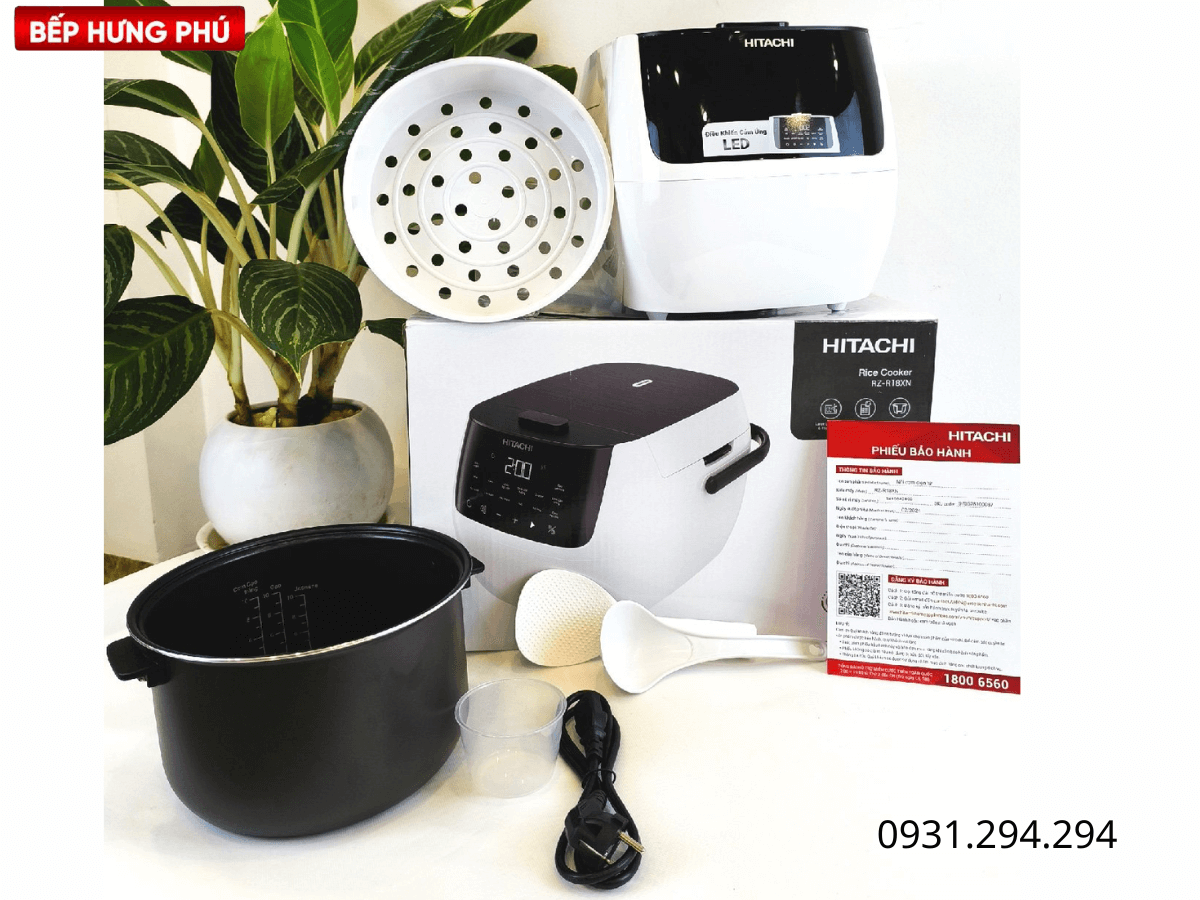 Nồi đi kèm nhiều phụ kiện như xửng hấp, ca đong,...