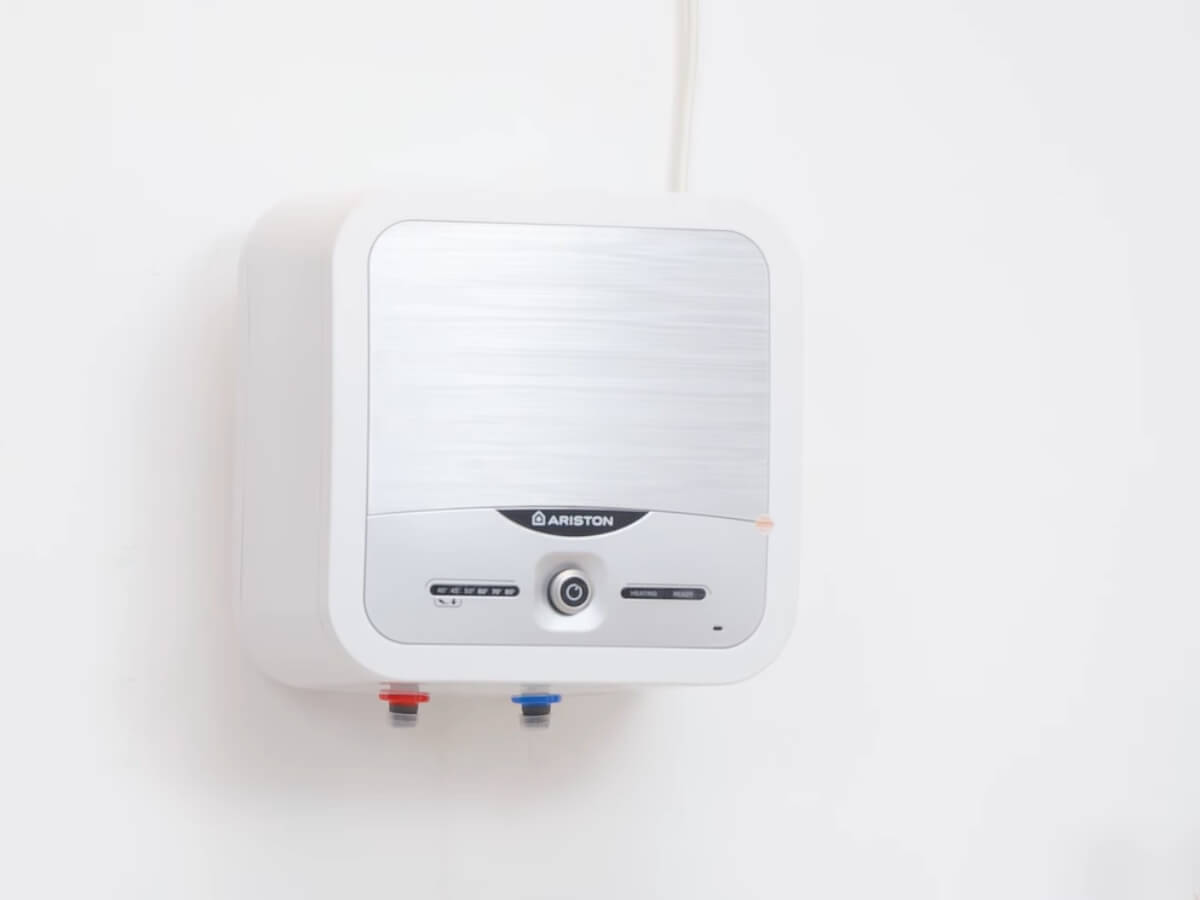 Máy nước nóng Ariston AN2 30 LUX 2.5 FE