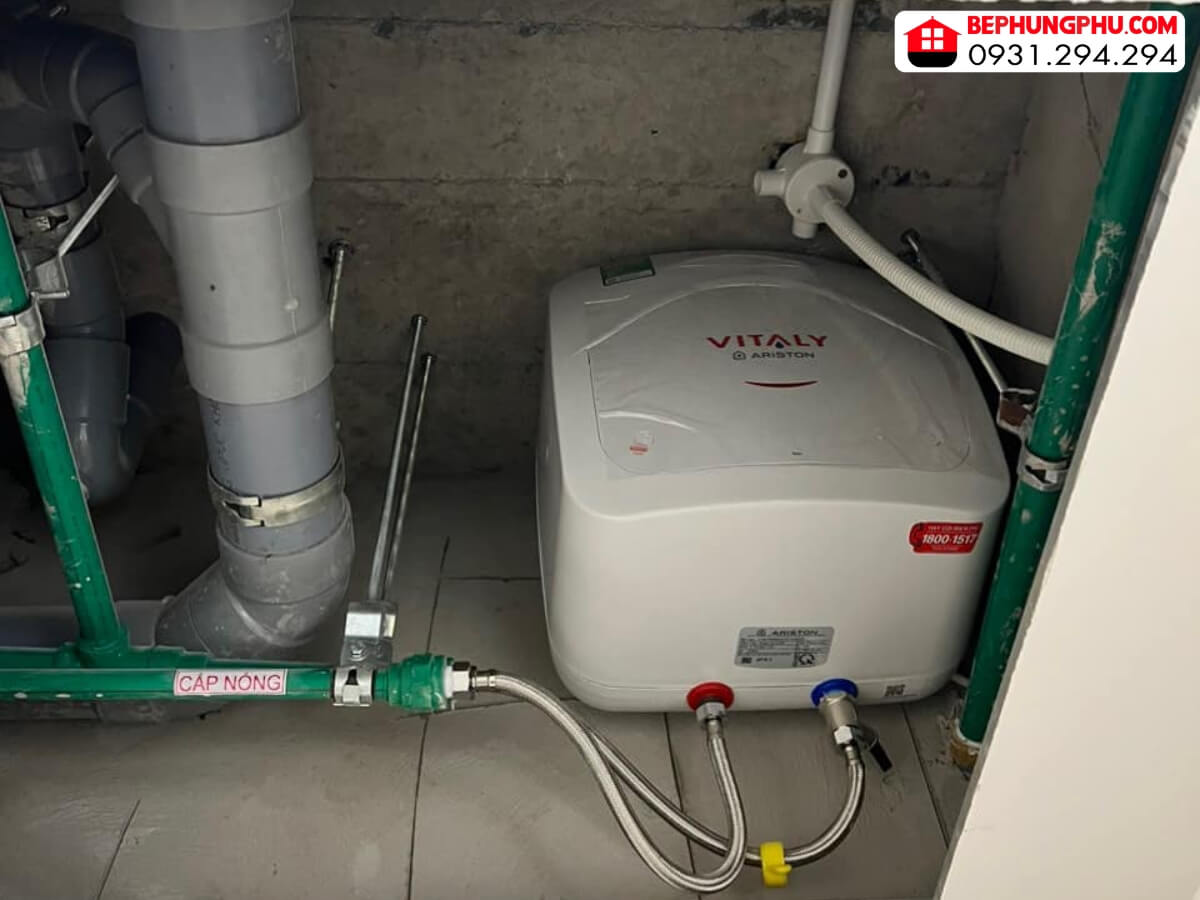 Thi công lắp đặt bình nóng lạnh Ariston âm trần