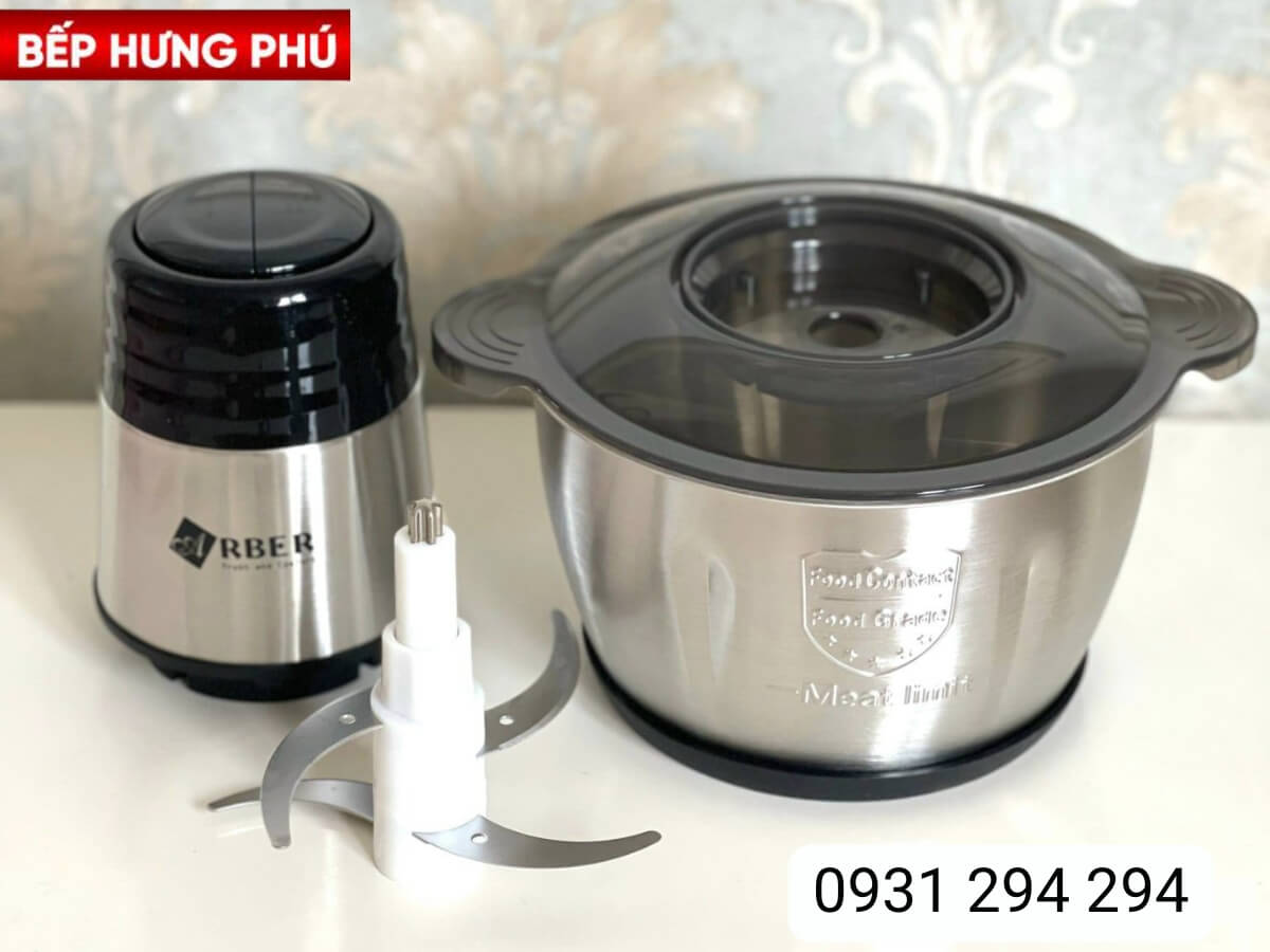 Công suất 300W, lưỡi dao 4 cánh inox xoay khoẻ và nhuyễn mịn