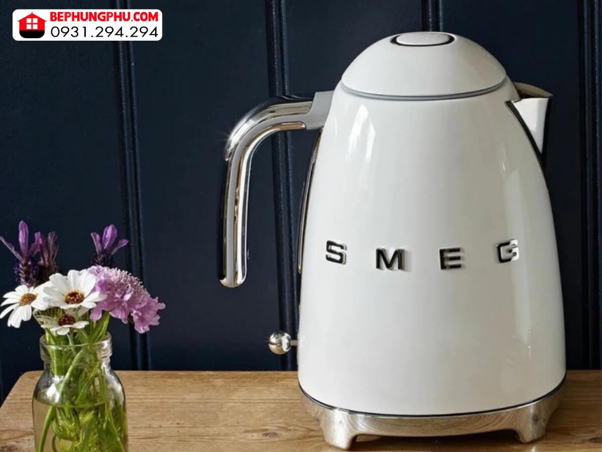 ấm siêu tốc Smeg KLF03WHEU