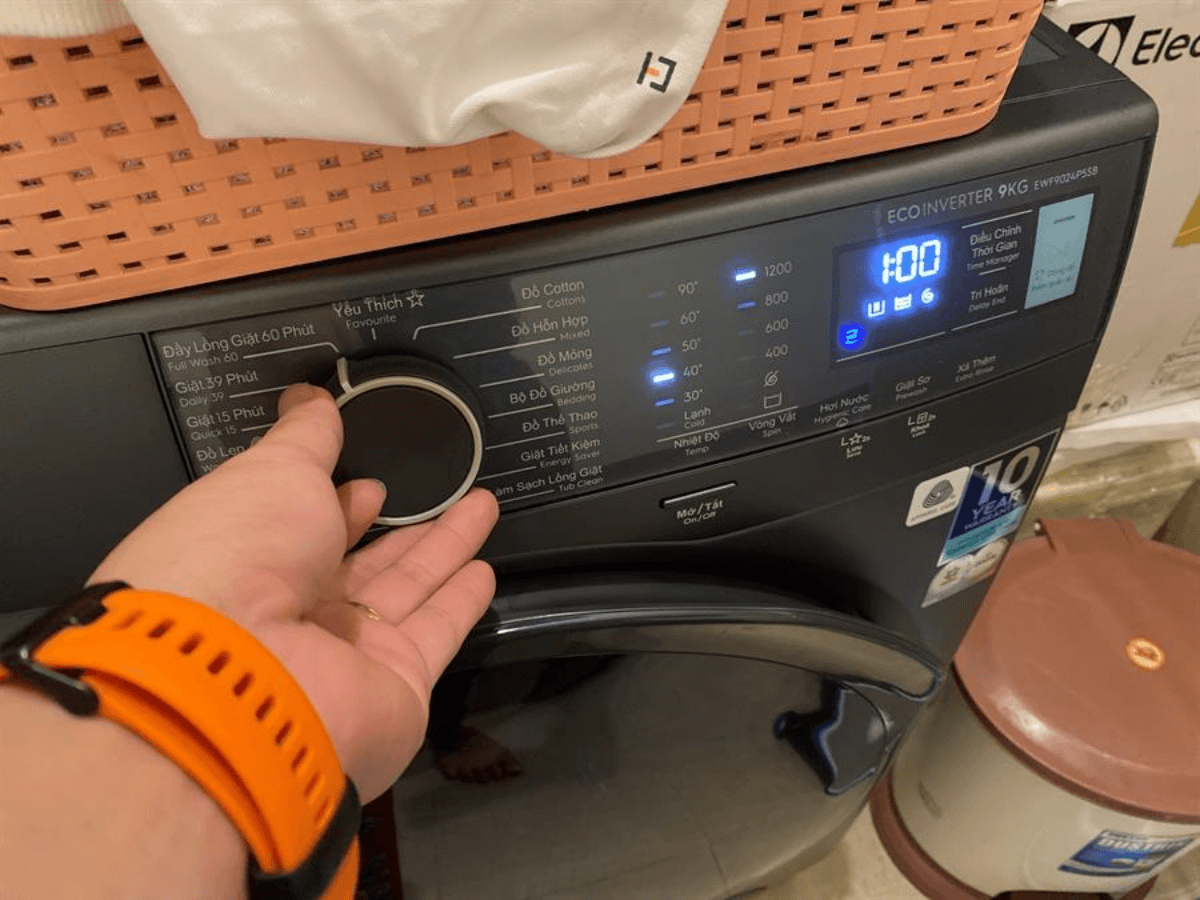 Máy Giặt Electrolux EWF9024P5SB