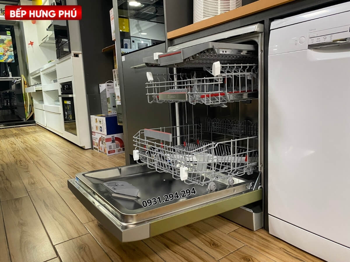 Máy rửa bát Bosch SMS6ECI04E với 3 dàn rửa rộng rãi