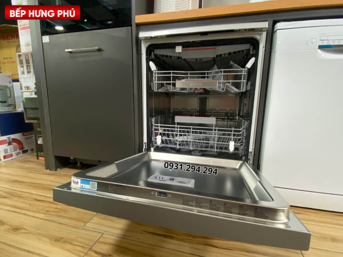 Máy rửa bát Bosch SMS6ECI04E với 3 dàn rửa rộng rãi