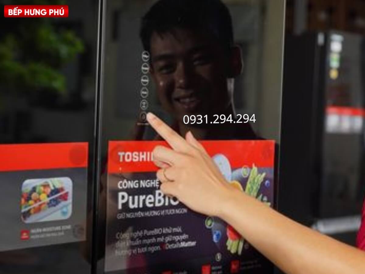 Điều khiển cảm ứng bên ngoài tủ lạnh đơn giản dễ sử dụng