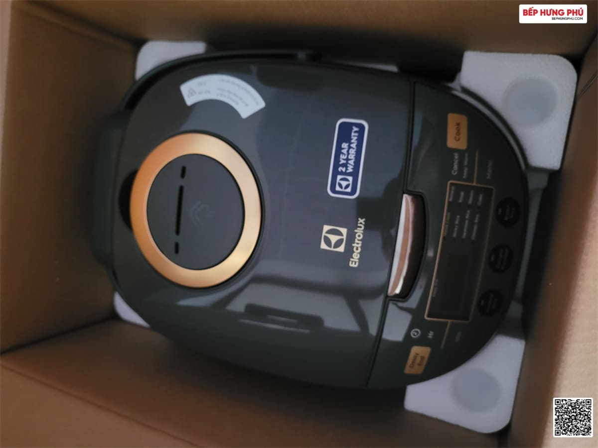 noi com dien tu electrolux e7rc1 550k 1l 9
